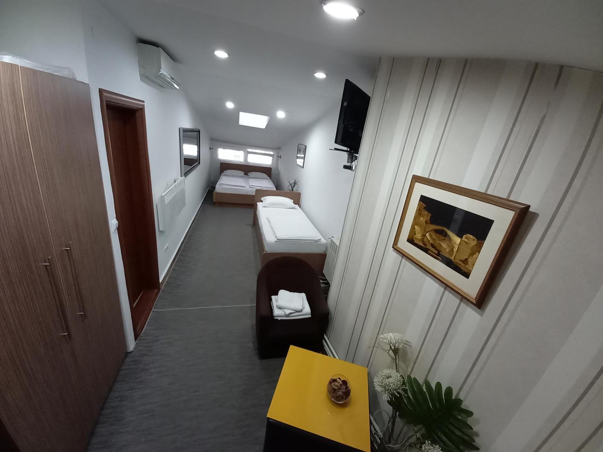 ホテル Prenociste Zan サラエヴォ 部屋 写真