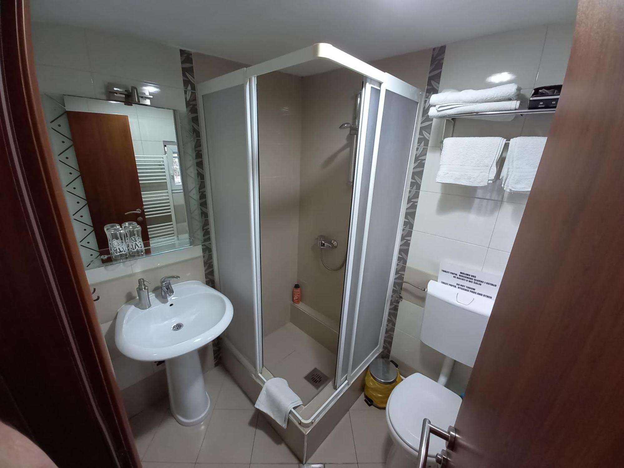 ホテル Prenociste Zan サラエヴォ 部屋 写真